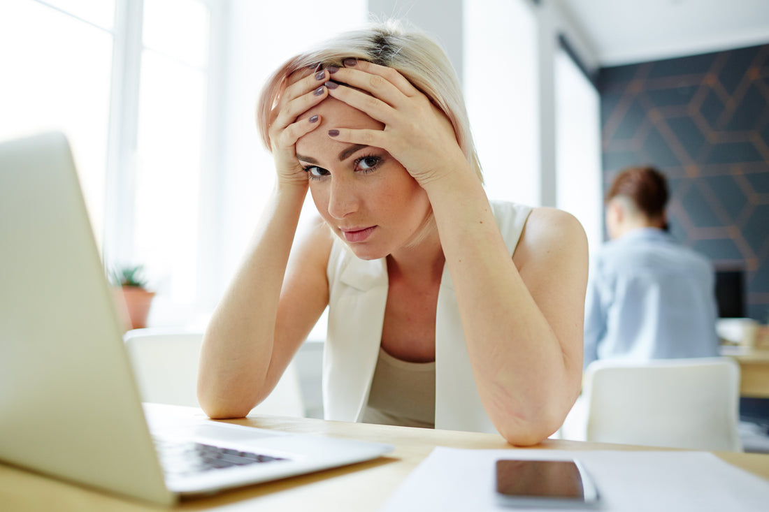 Opadanje kose zbog stresa – da li emocije mogu da oslabe kosu?