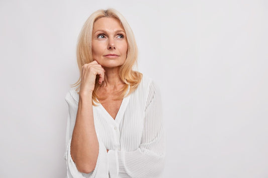 Opadanje kose u menopauzi: uzroci, simptomi i rešenja